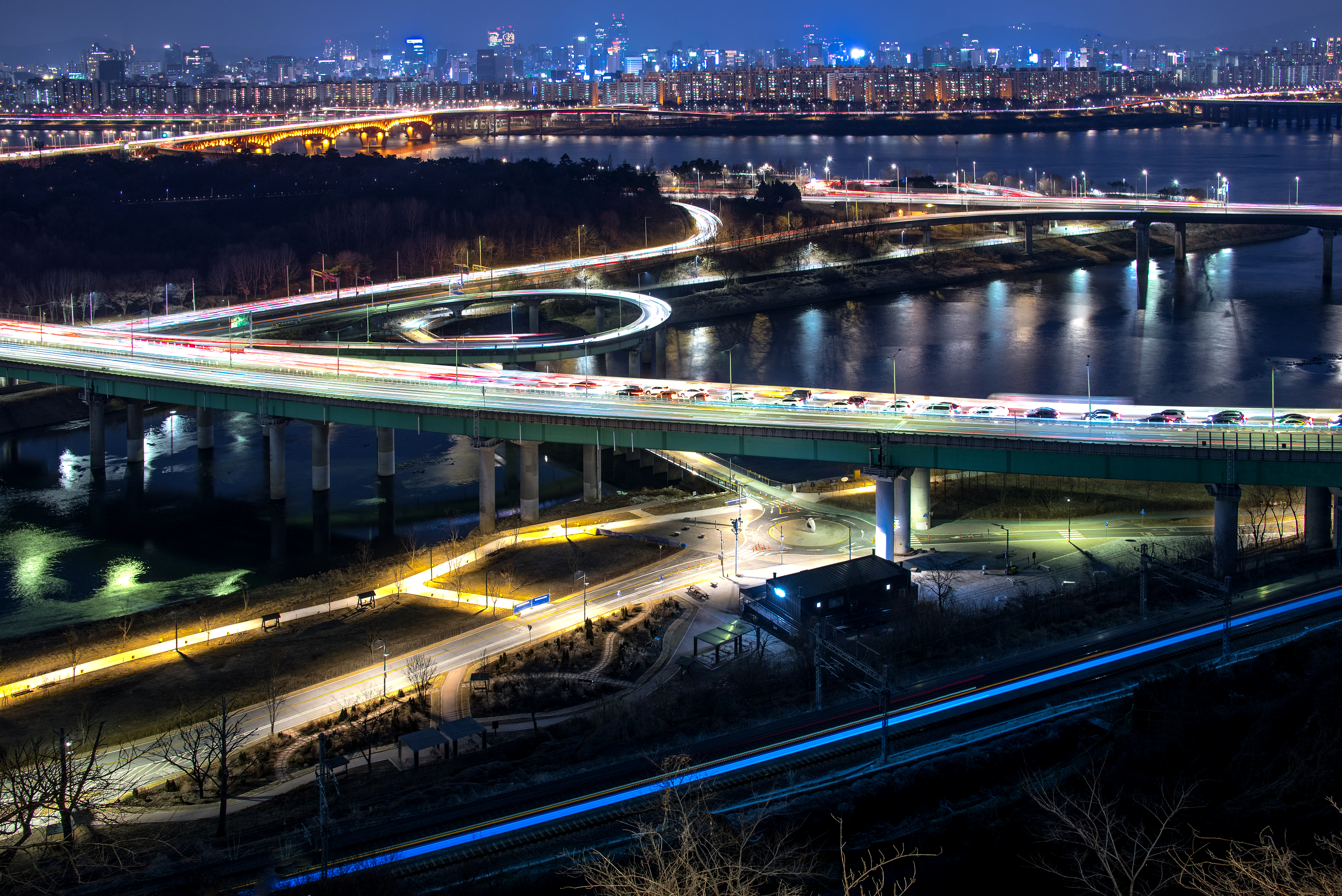 7위. 고영훈_도심의 교통망.jpg