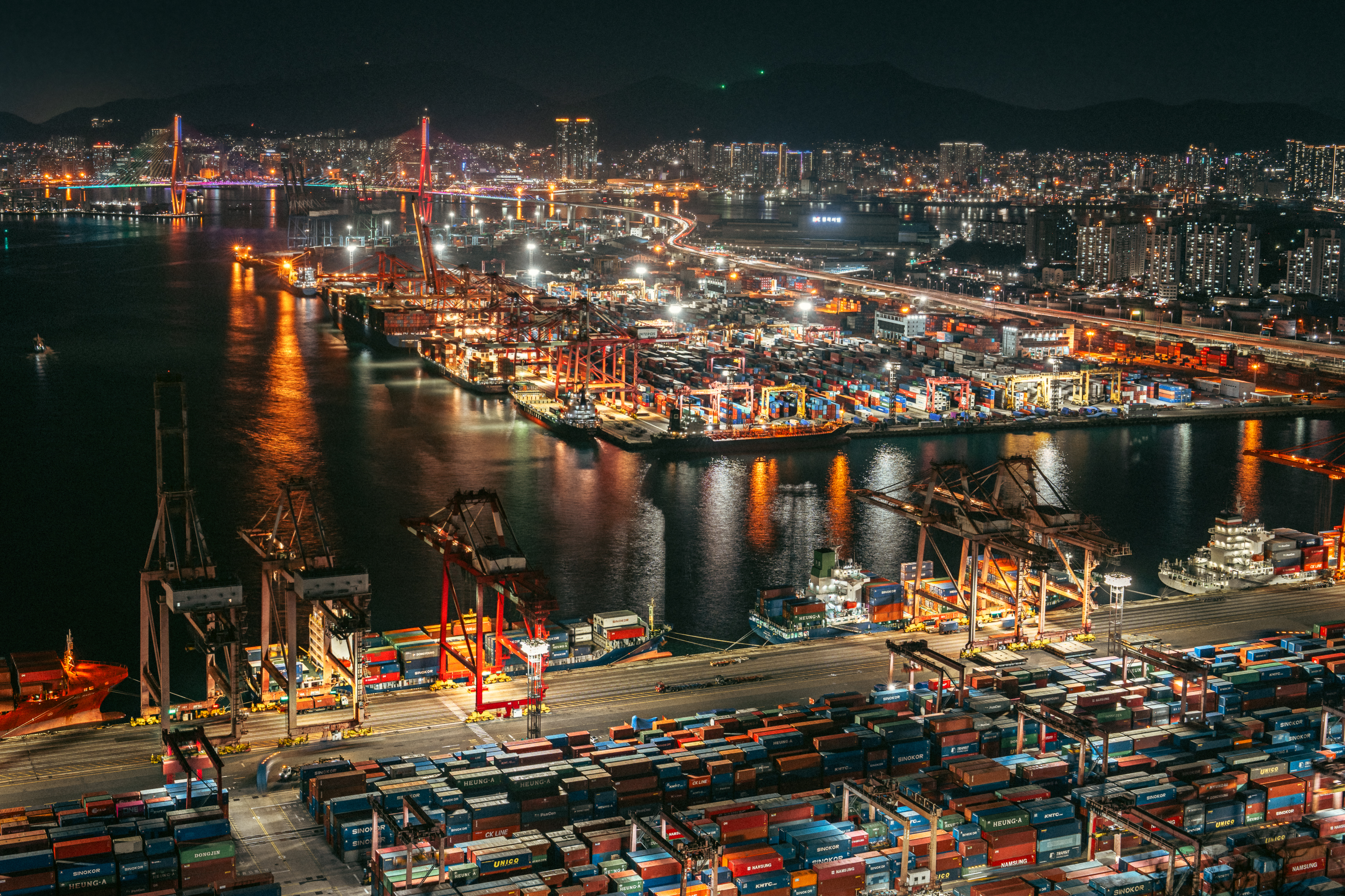 7위. 허현정_꺼지지 않는 불빛.jpg